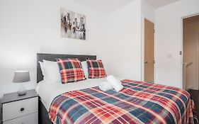 Beautiful 3-Bed Apartment In Romford